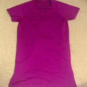 lululemon short sleeve 2.0 swiftly tech in color magenta purple highlight size 4